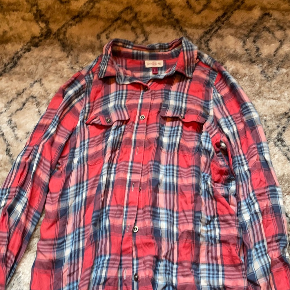 Like NEW. Soft plaid button down shirt
